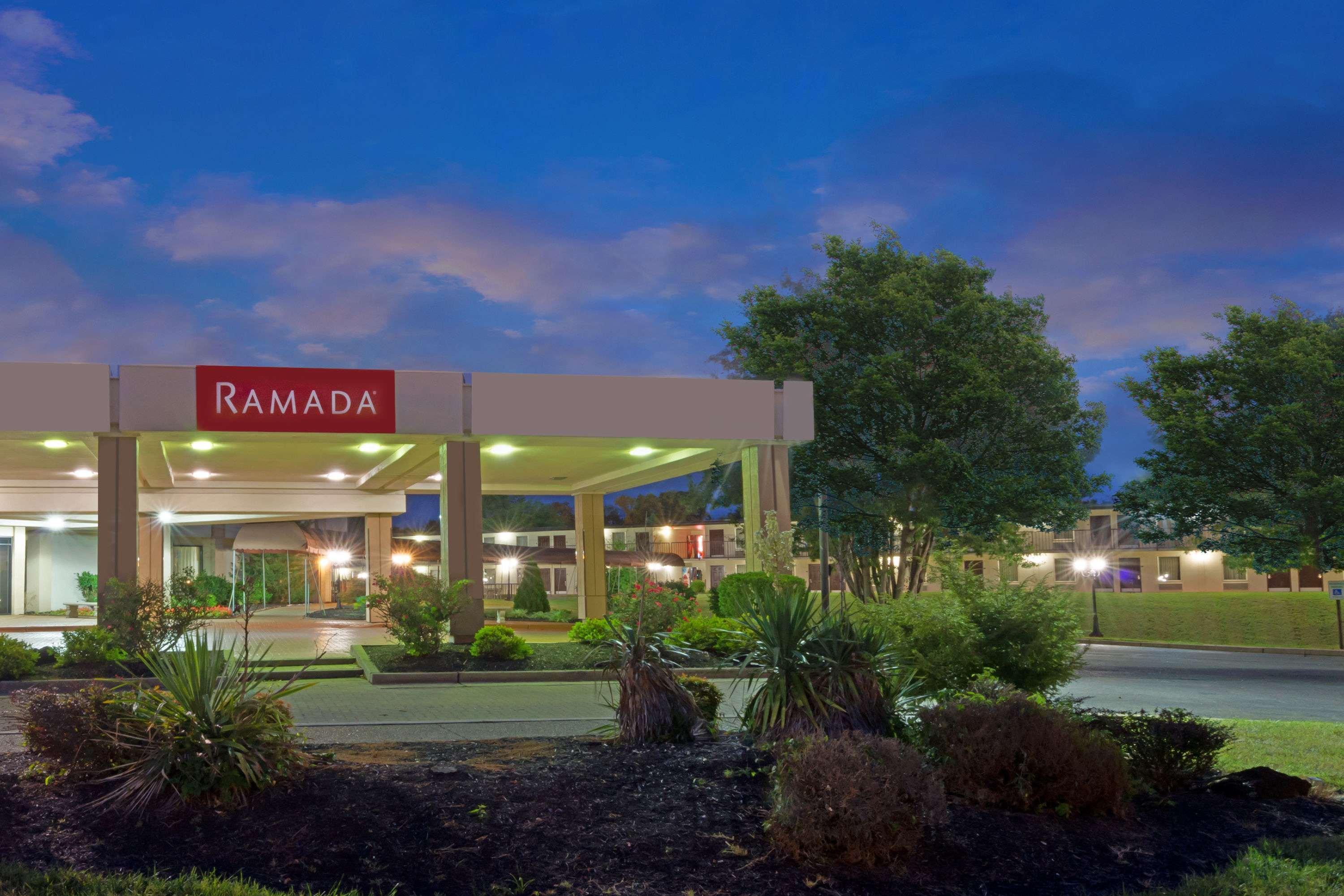 Ramada By Wyndham Louisville North Buitenkant foto